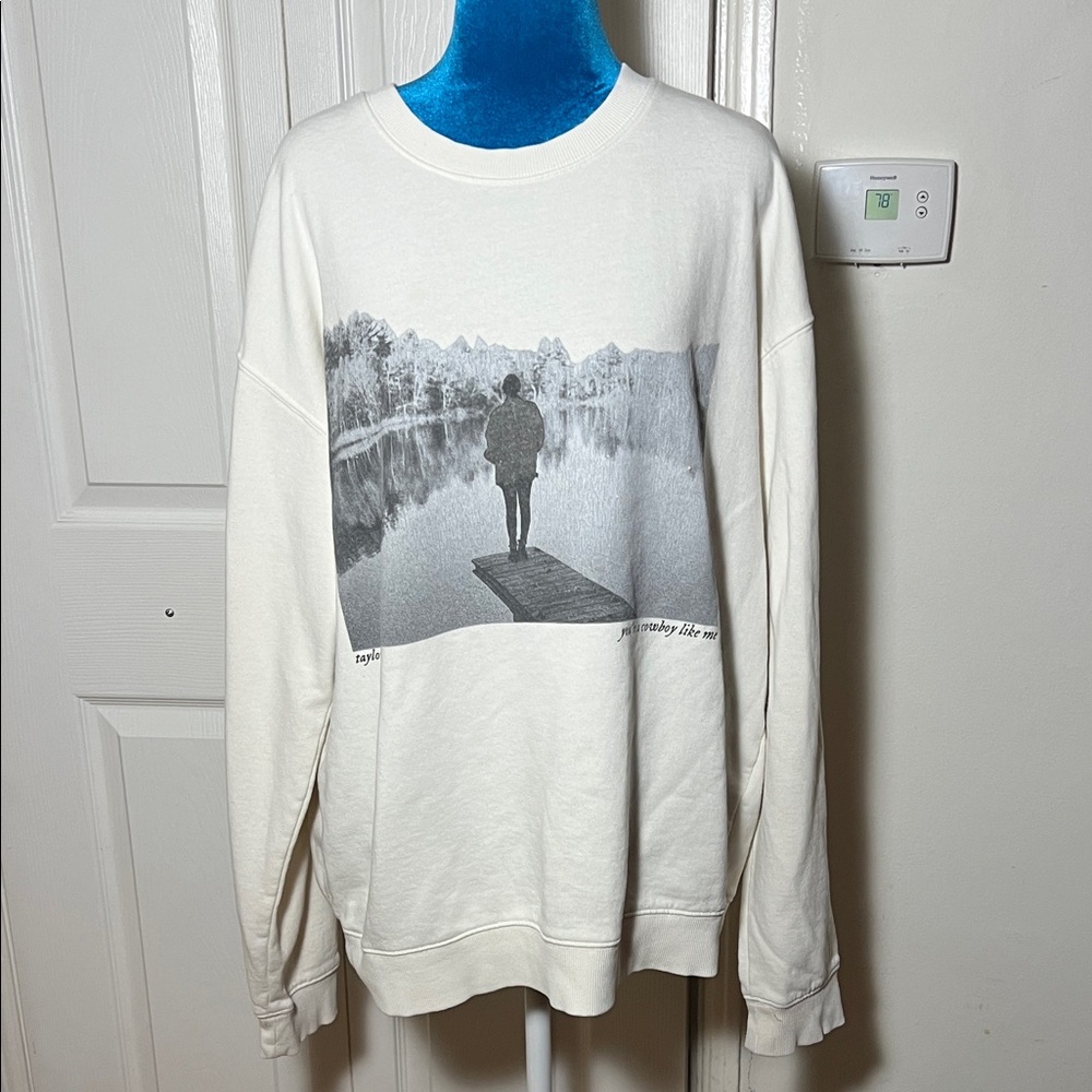 Taylor Swift You’re A Cowboy Like Me Graphic Crewneck Sweatshirt Women’s XL